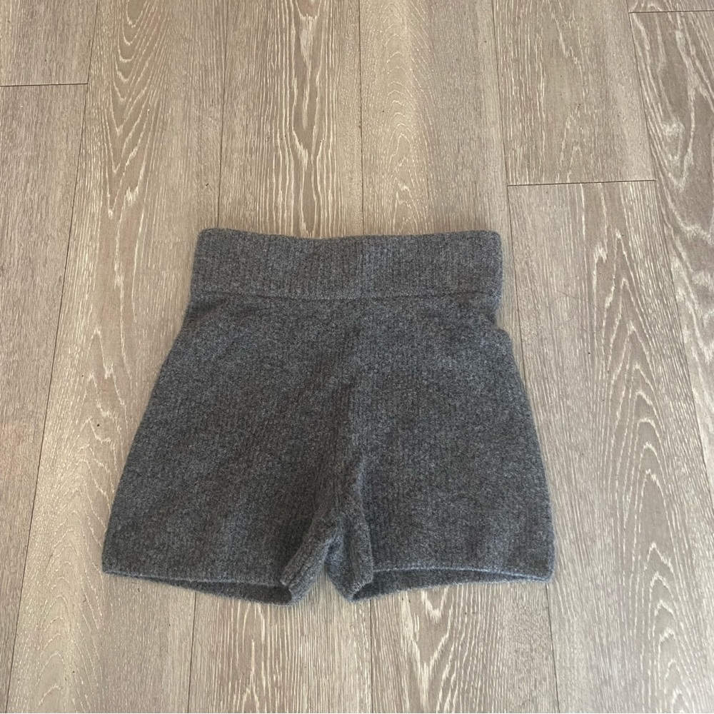 Everlane knit sweater gray shorts high rise